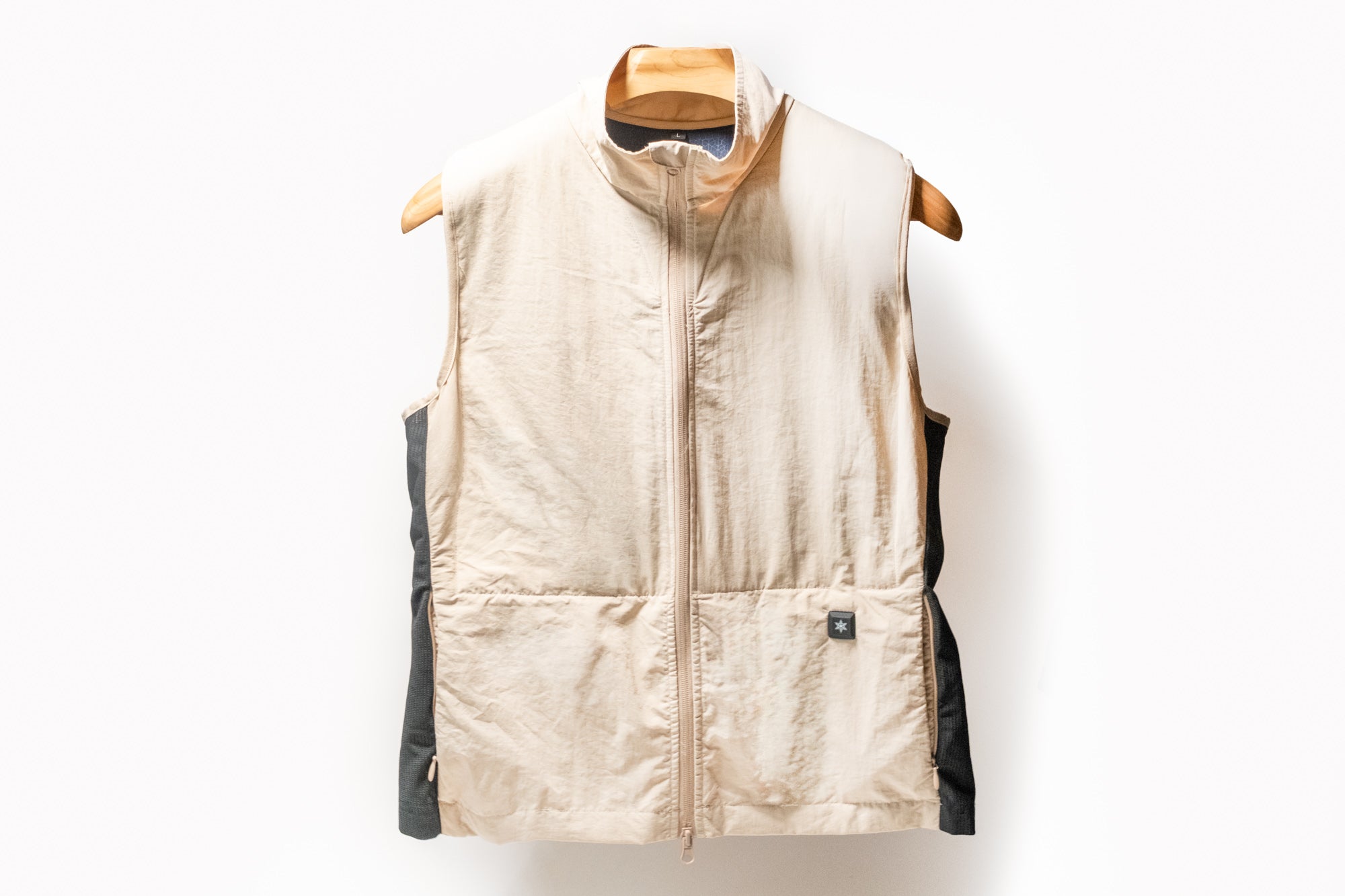 It's not a fan-based system. It's a vest that cools you by circulating ice water.